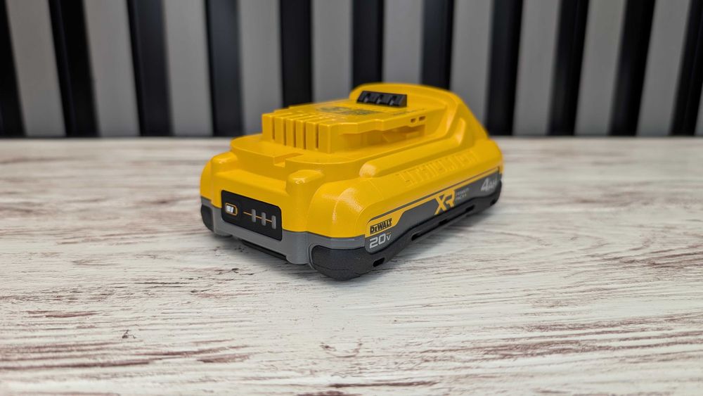 Акумулятор, батарея DeWALT DCB2104 4Ah POWERPACK