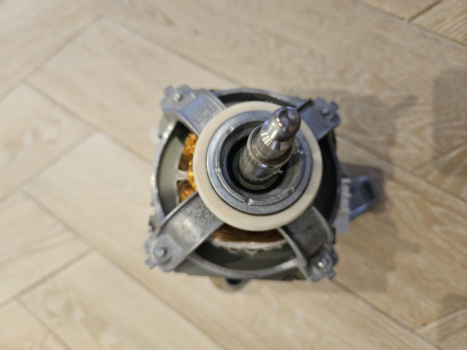 Silnik suszarki Bosch Serie 6 WTW8546EPL