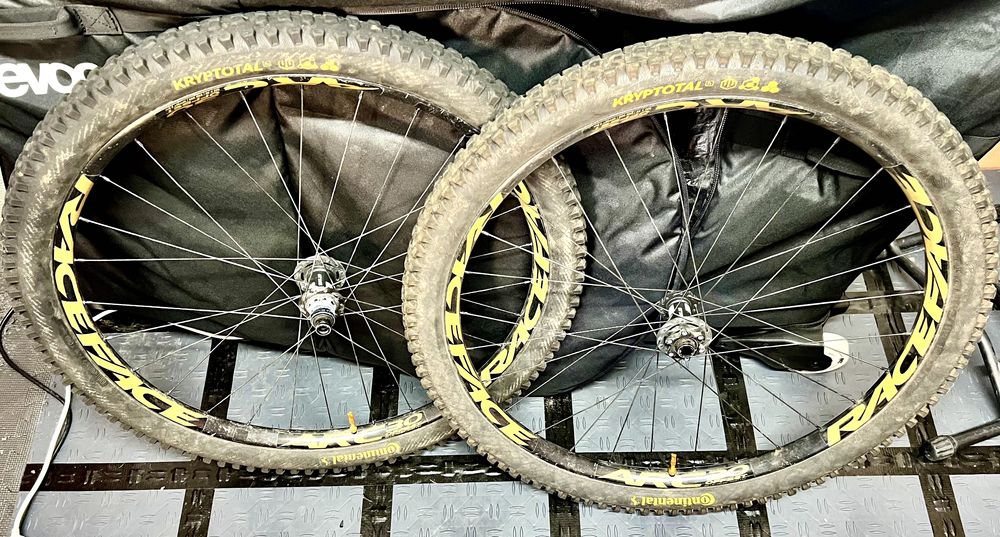 Rodas Race Face ARC 30 Off Sett "29 (aluminio)
