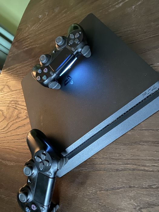 PS 4 slim, Play Station