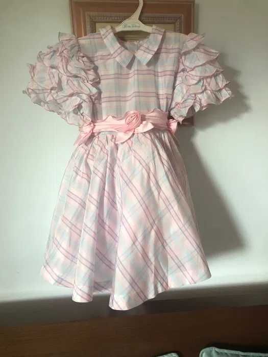Encantador vestido de  criança