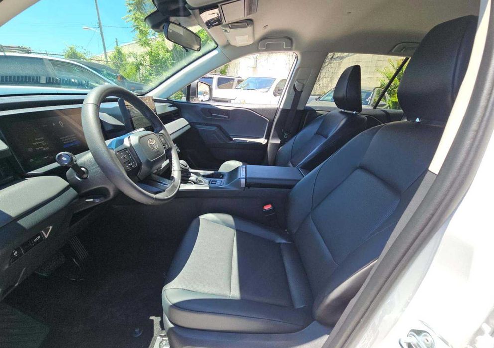 Toyota RAV4 Hybrid XLE Premium AWD 2026 з ПДВ