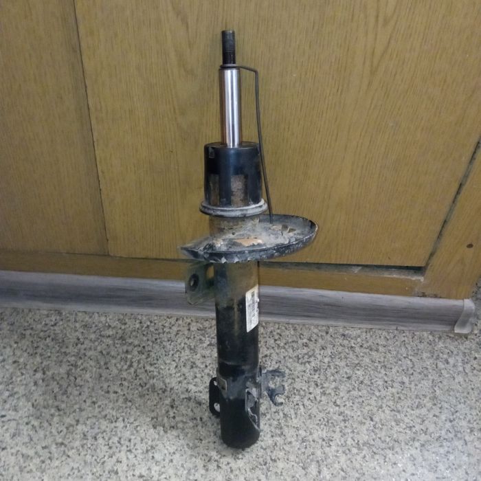 Амортизатор передней подвески vw polo sedan