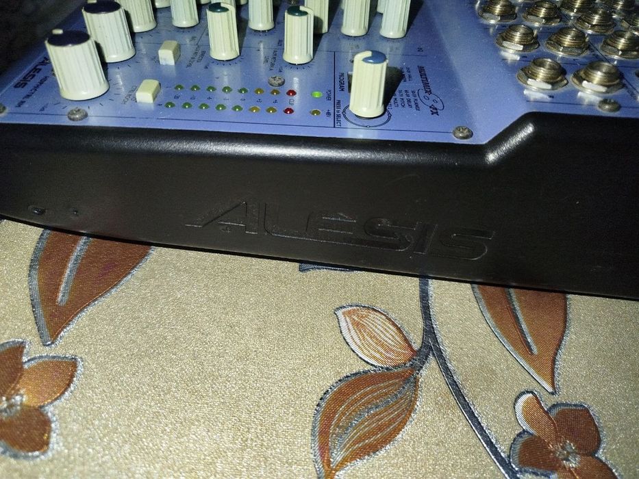 Мікшерний пульт Alesis Multimix 8FX