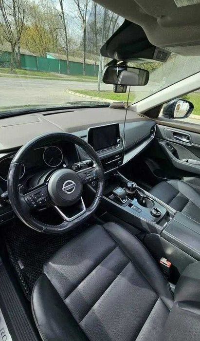 Продам Nissan Rogue 2023