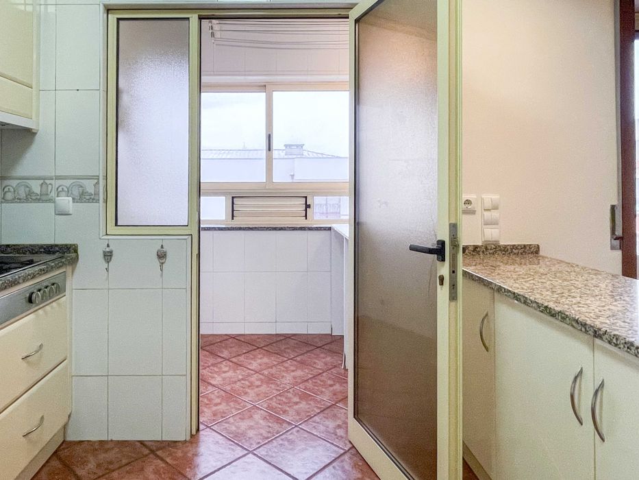 Aluga-se Apartamento T2 na Rua Sacadura Cabral, 55 - Ovar - Furadouro
