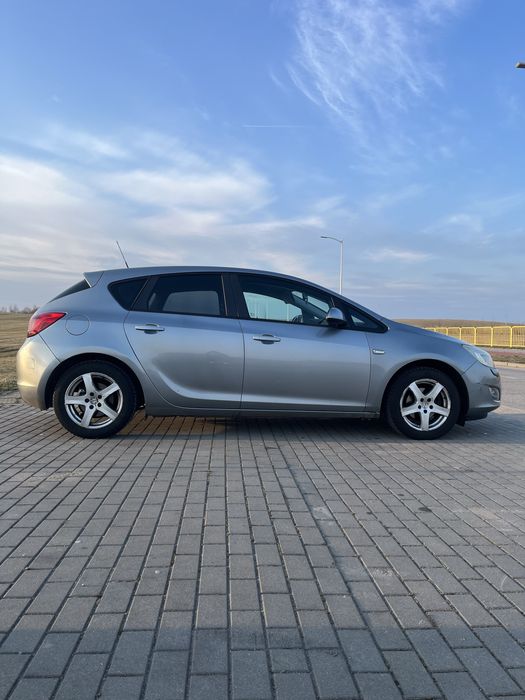 Opel astra J 2010r