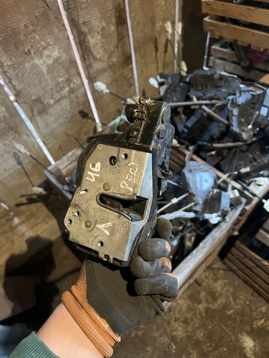 Замок дверей водійський  PL  на БМВ е46 е39 e38 рест до рест