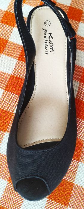 Buty damskie na koturnie nowe rozmiar 40