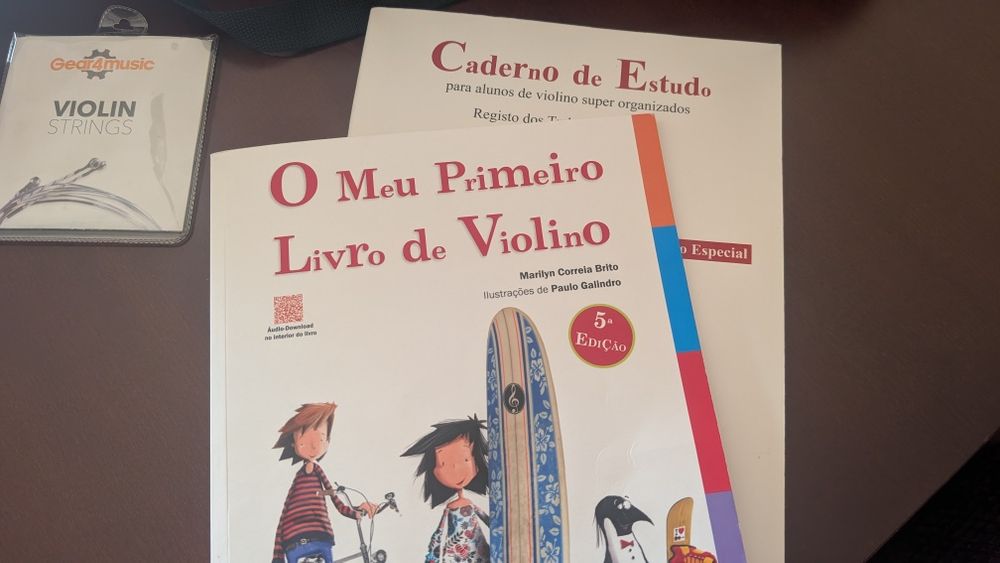 Vendo violino 3/4 como novo com case e extras