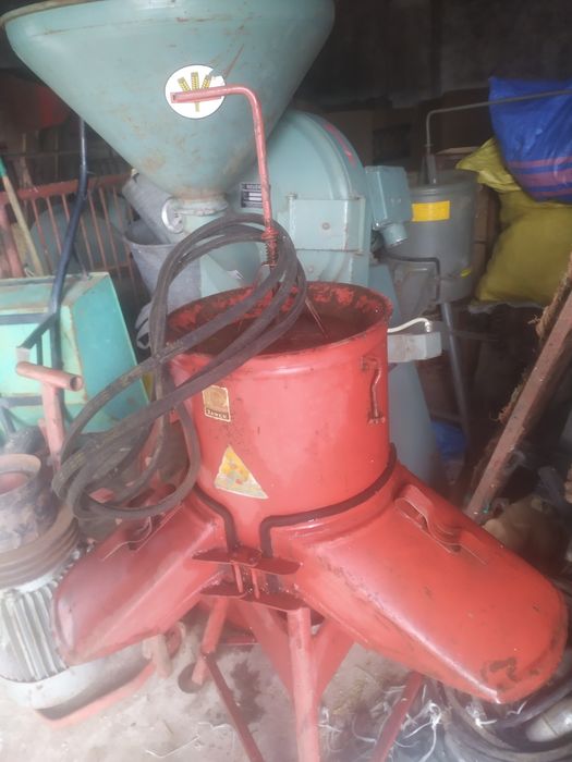 Śrutownik BĄK , bijakowy NEUERO, Gniotownik walcowy JAWOR-SPRZĘT NOWY