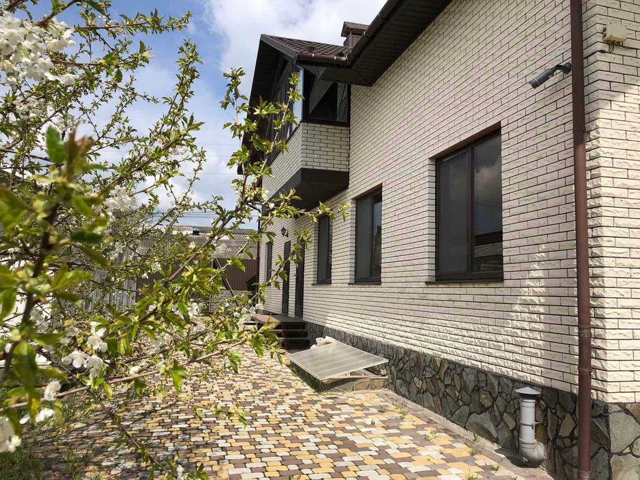 Продам великий будинок в центрі міста, 8387