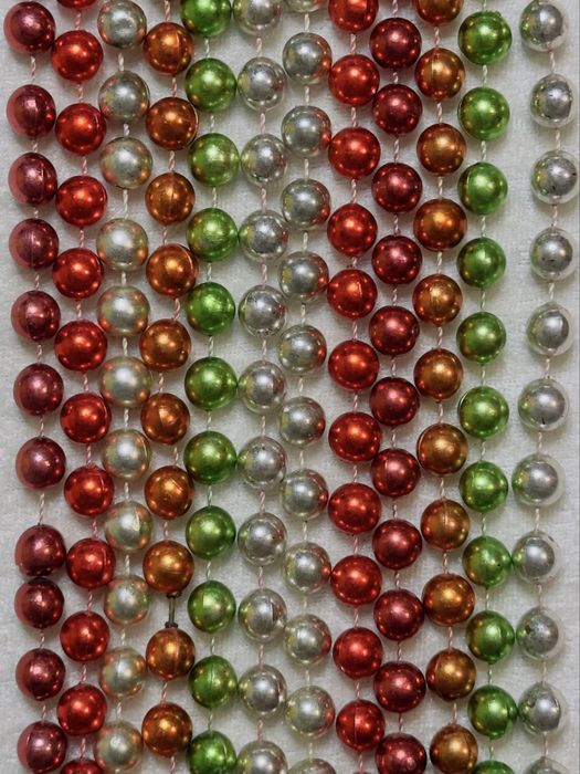 Декоративні пластикові нитки з глянцевим намистом