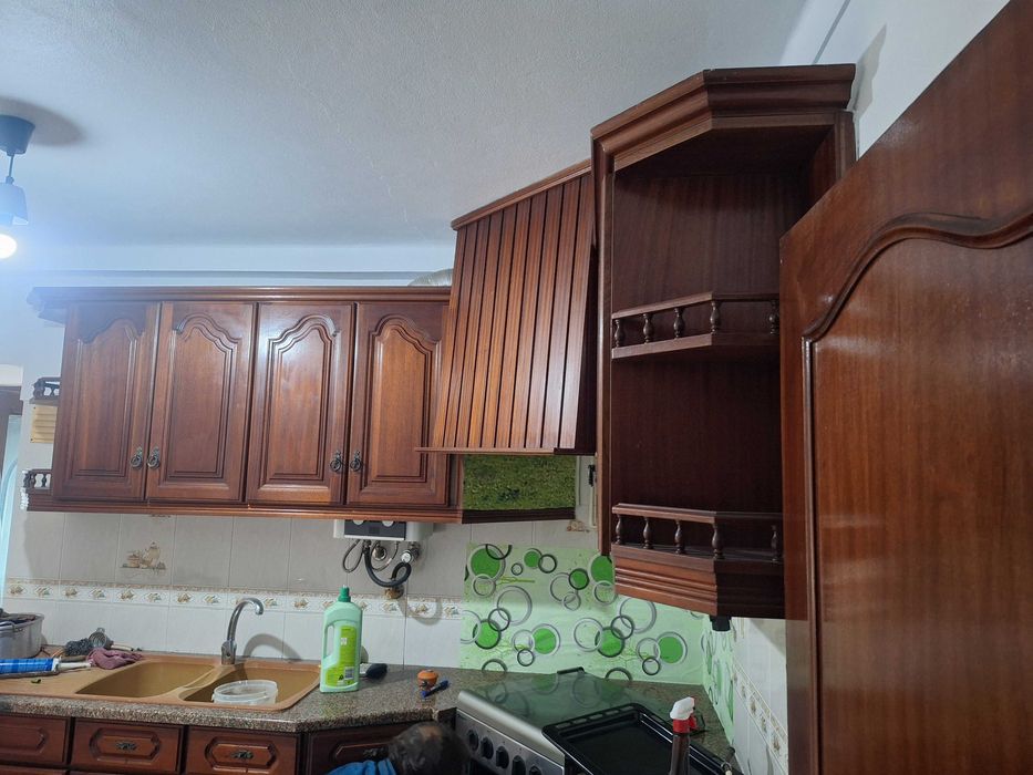 Alugo moradia T2 res chao