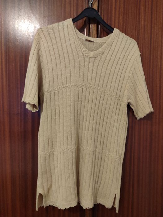 Blusas em segunda mão