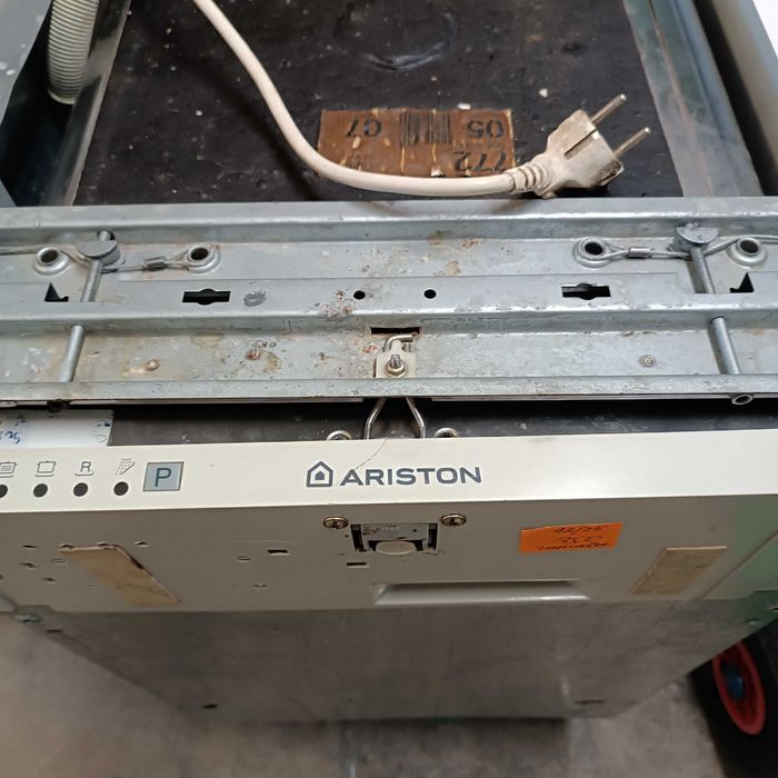 Zmywarka Ariston pod zabudowe 45 cm szer