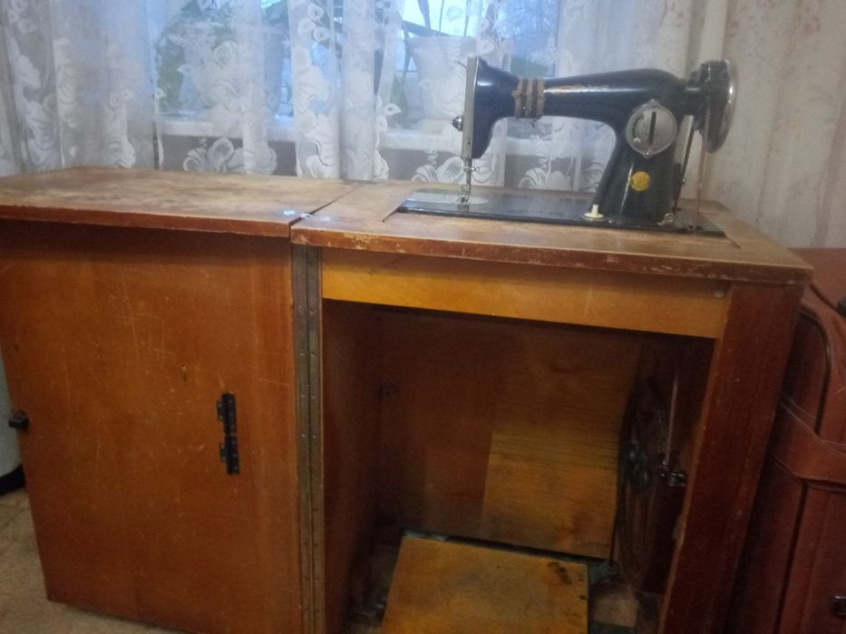 Швейна машинка Подільська ножна