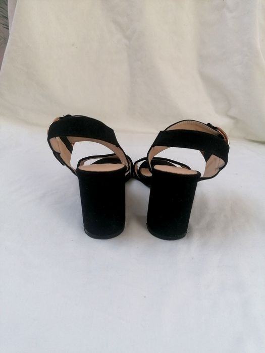Sandálias Pretas com Salto
