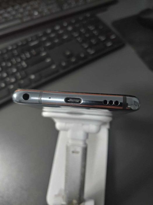 Смартфон LG G7 ThinQ 4/64 Snapdagon 845 HI-FI Аудіопроцесор