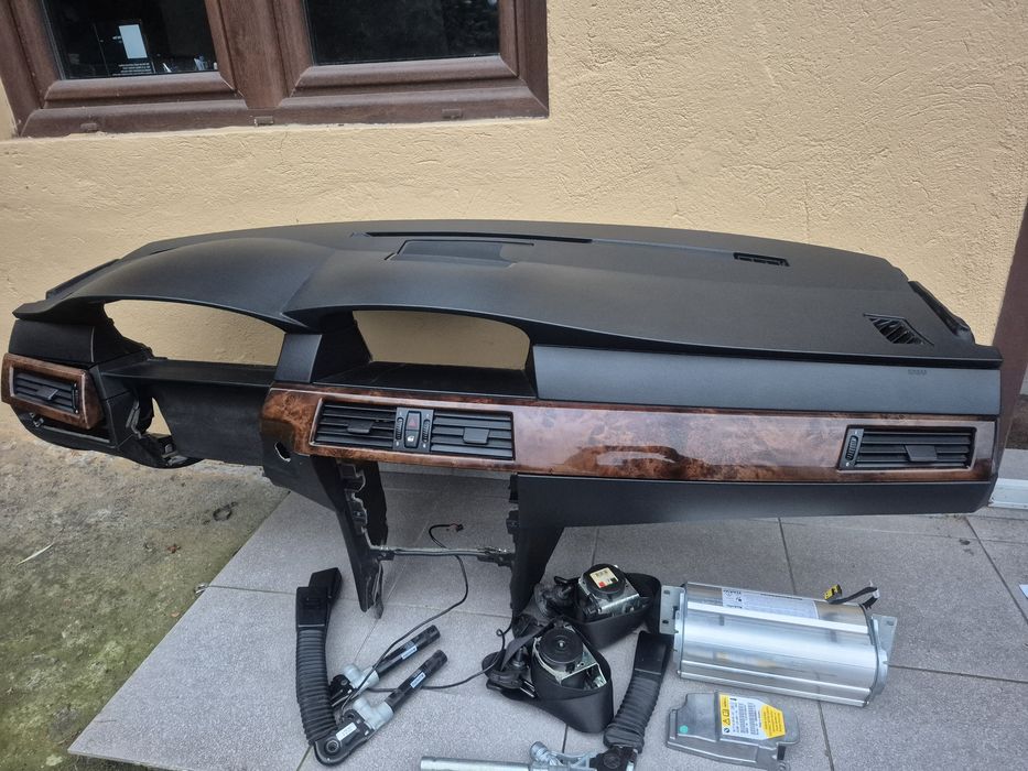 DESKA Konsola AIRBAG Napinacze BMW E60 E61