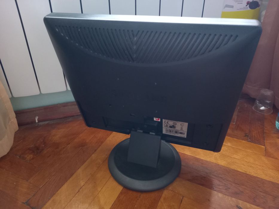 Монитор Samsung 731BF