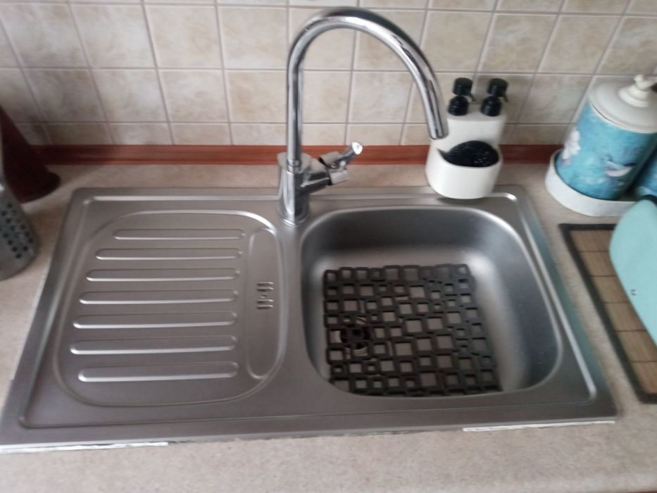 Zlew kuchenny jednokomorowy razem z baterią