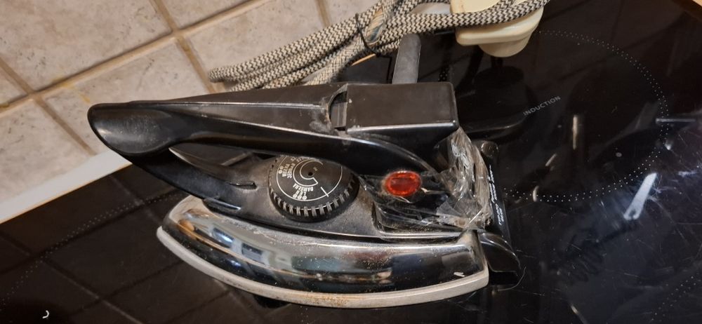 Stare sprawne dzialajace zelazko PRL