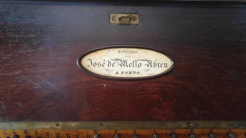 Piano clássico PLEYEL