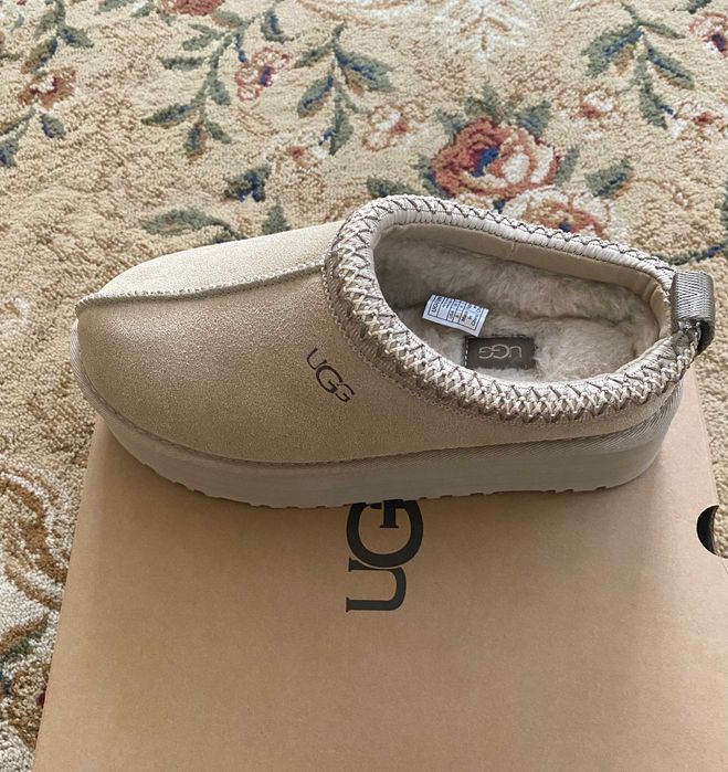 Тапочки замшеві на платформі UGG Tazz II