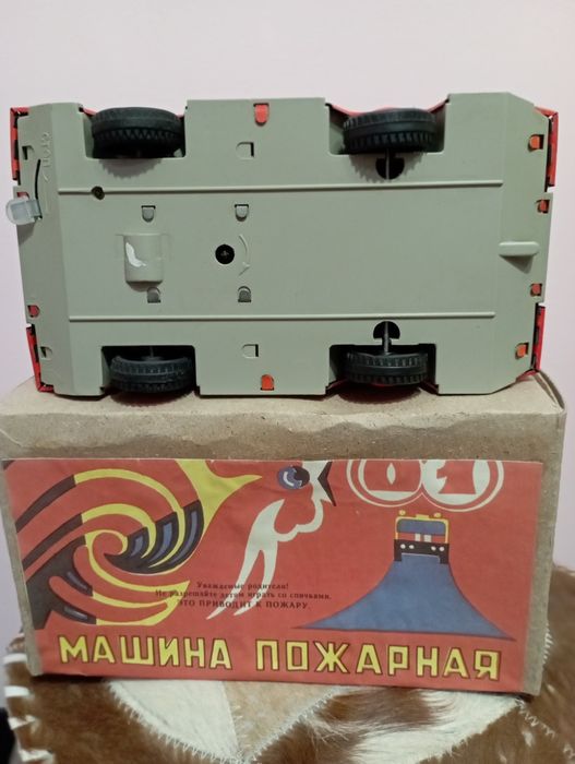 Пожарная заводная машина з-д Ватутина Киев игрушка СССР