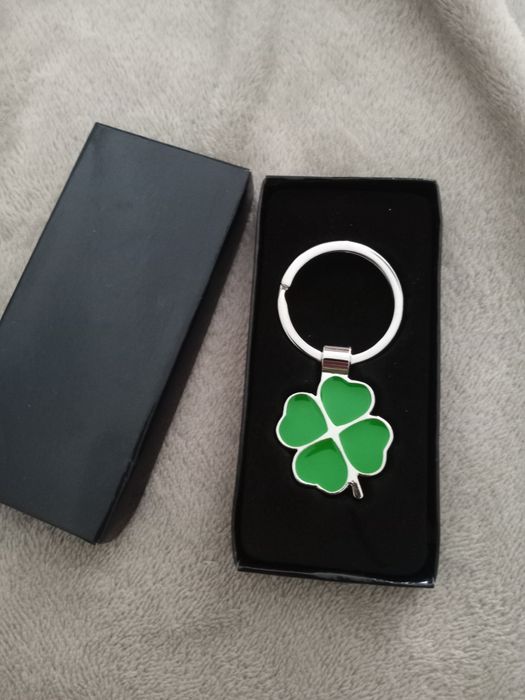 Breloczek w opakowaniu- koniczynka. Nowy