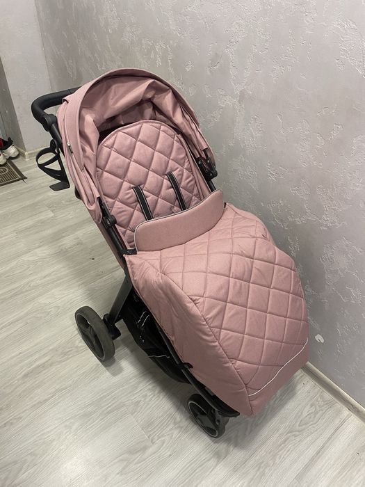 Прогулянкова коляска Carrello Bravo