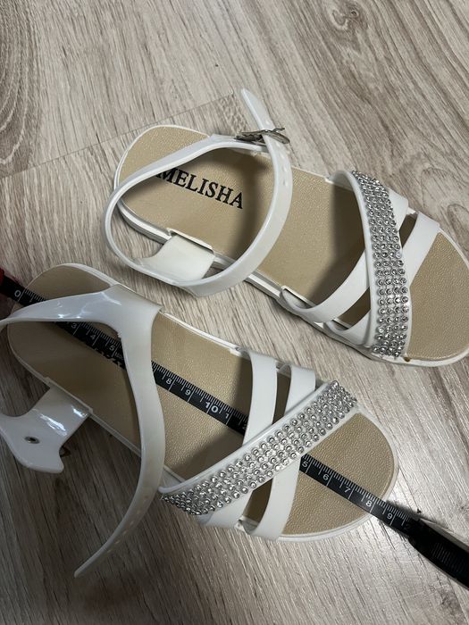 Летние босоножки на девочку 4-5 лет