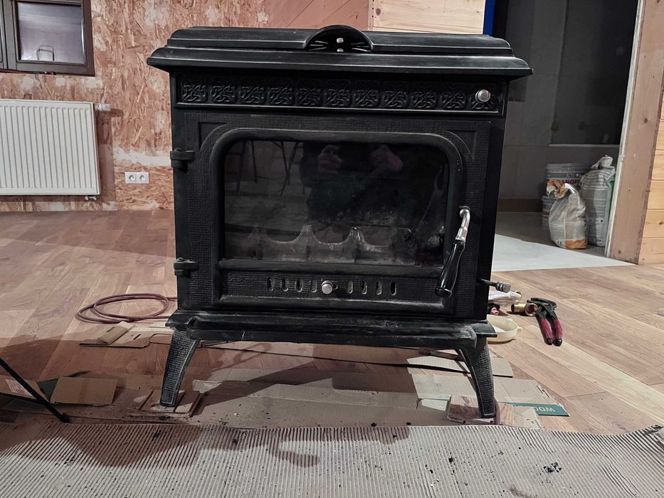 Kominek wolnostojący Koza Leon Bronze z płaszczem wodnym