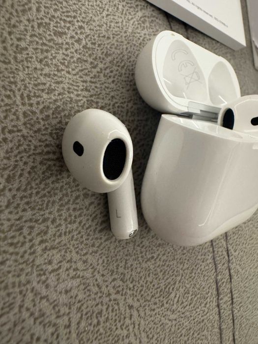 Apple AirPods 4 com Cancelamento Ativo de Ruído (ANC) – Como Novos