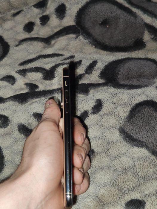iPhone Xs 4/64 гб