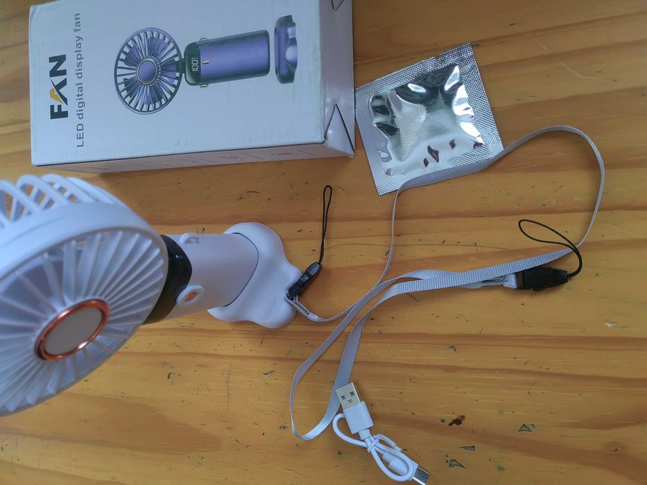 Mini Wiatrak 3w1 – biurkowy / ręczny / stojący