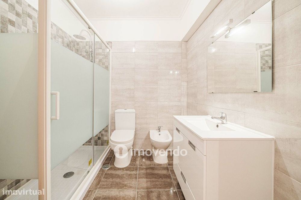 Apartamento T3, com terraço e arrecadação, em Mem Martins