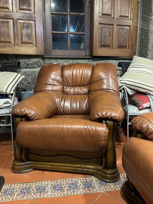 Conjunto de sofás em pele