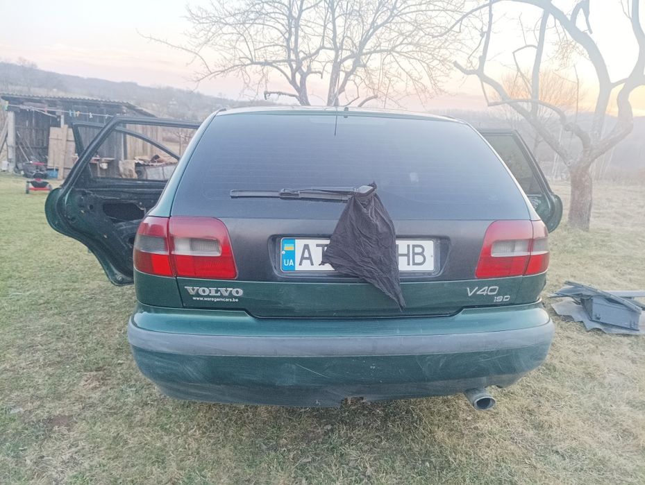 Автомобіль Вольво V 40