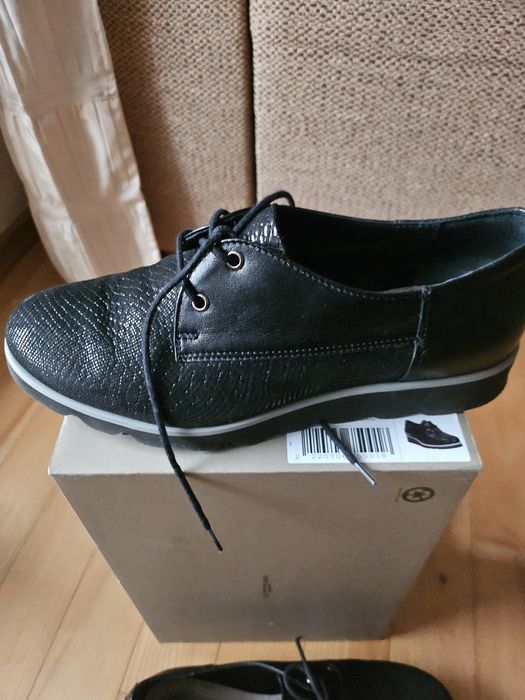 Nowe skórzane buty rozmiar 35