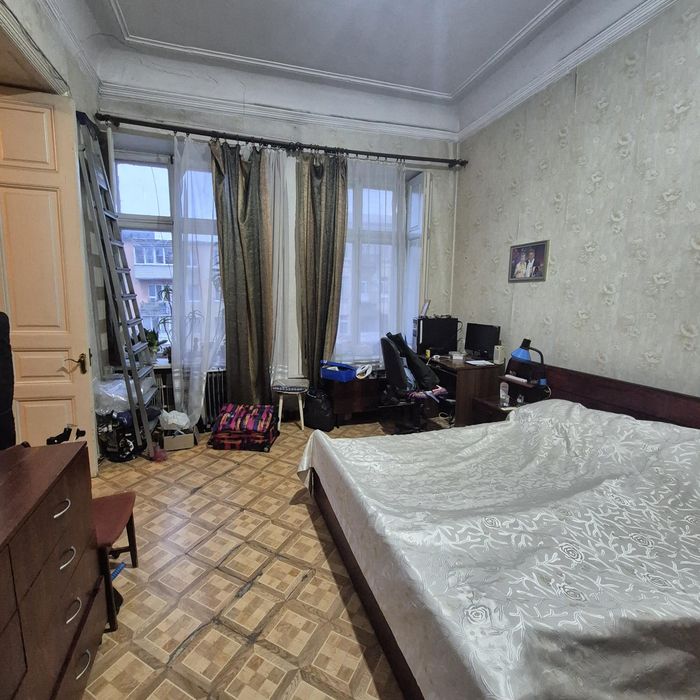 Продам простору 3-к квартиру в Центрі на Ольгіївській (3-241-421)