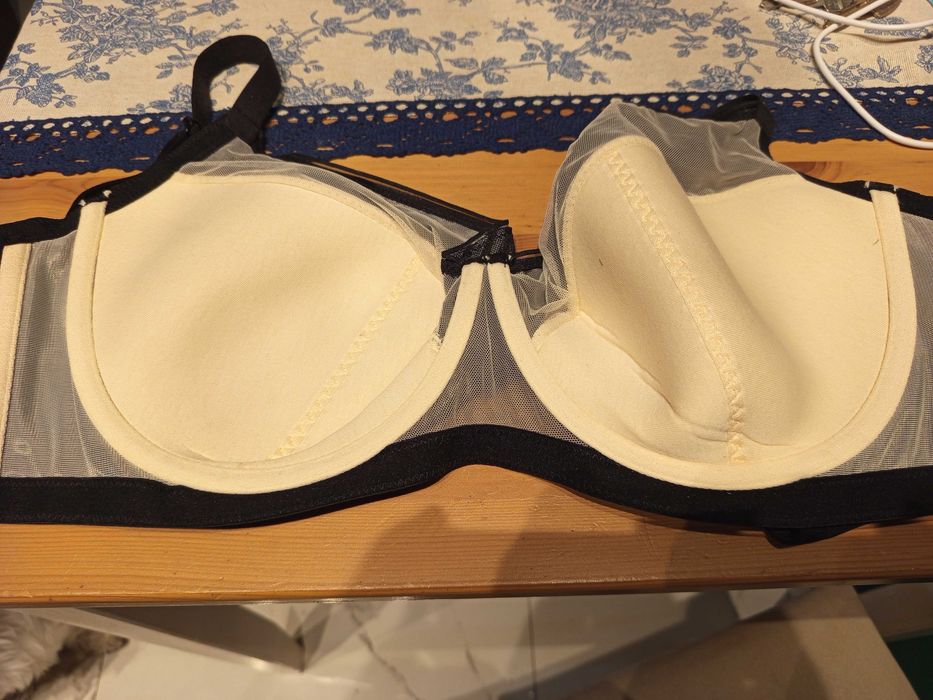 Biustonosz luvlette 100E czarny koronkowy miękki biustonosz nowy