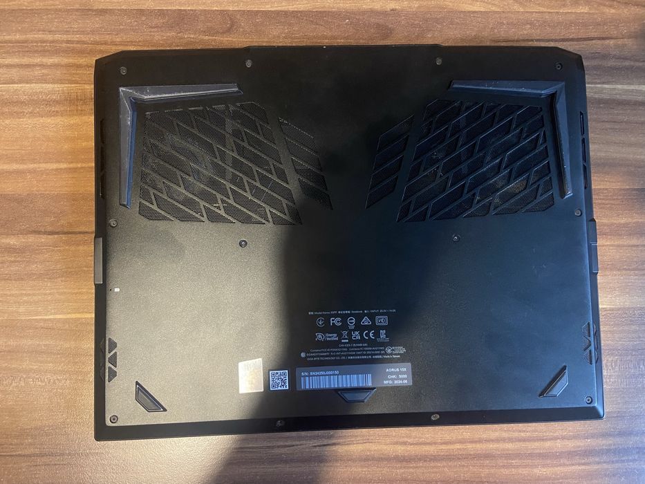 Laptop Gigabyte Aorus 15X I7-13650HX 32GB RAM 1TB SSD