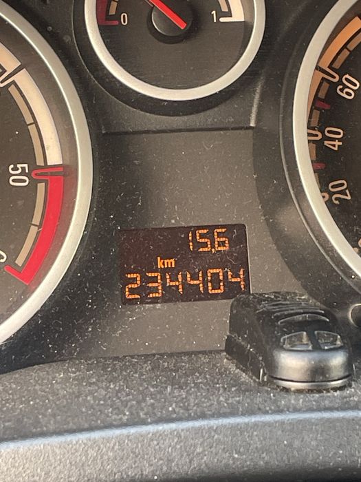 Carro a venda precisa de alguns ajustes