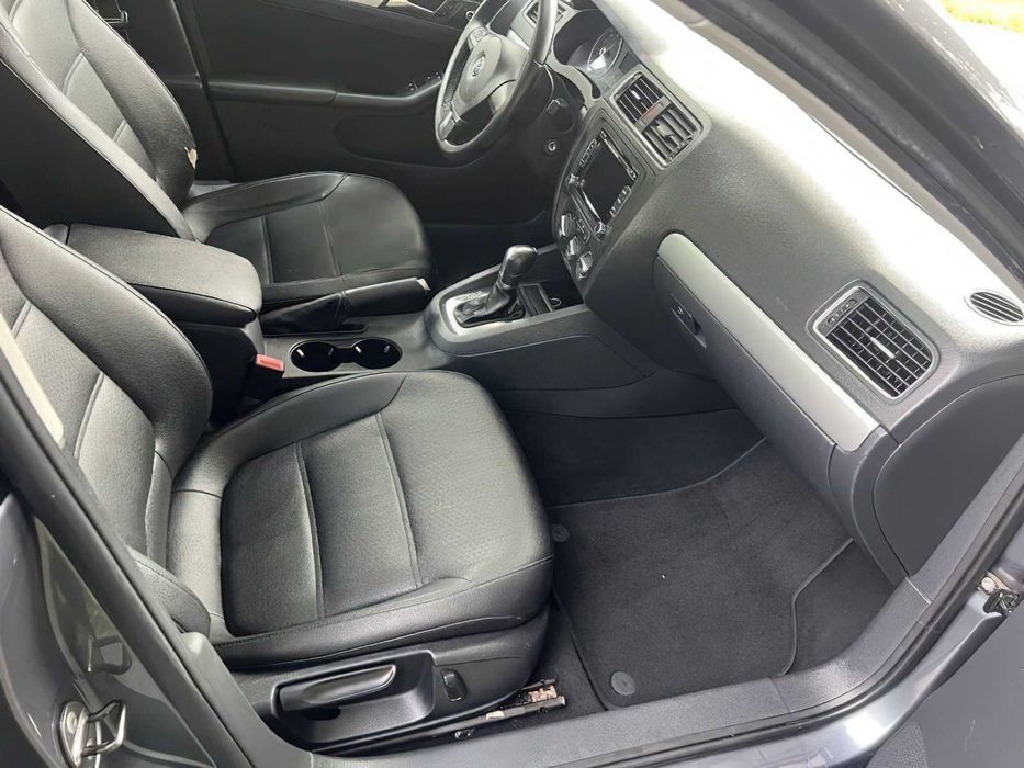 Volkswagen Jetta      2013