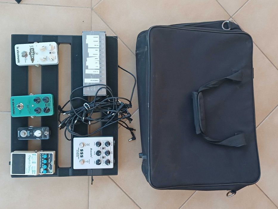 Pedais TC Spark Booster e DemonFX SSS