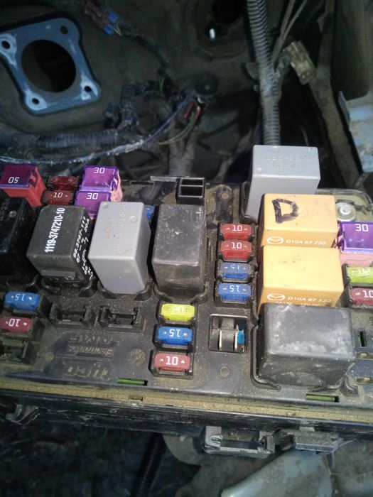 Блок запобіжників Шевроле Авео