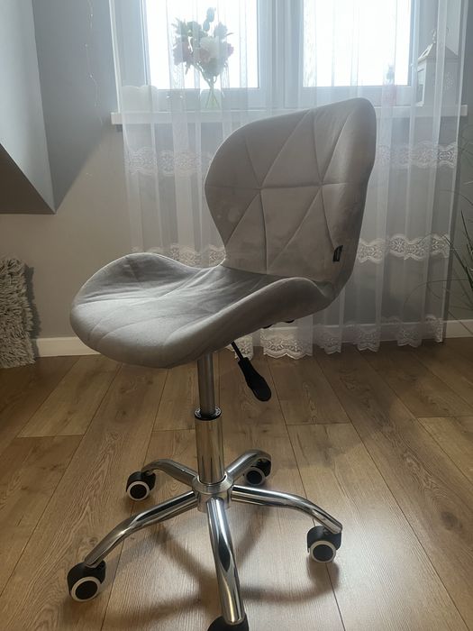 Krzesło tapicerowane obrotowe