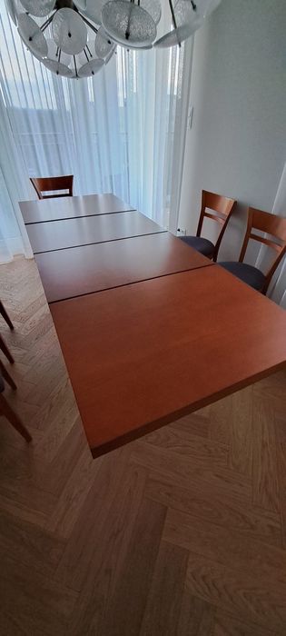 Paged stół z krzeslami